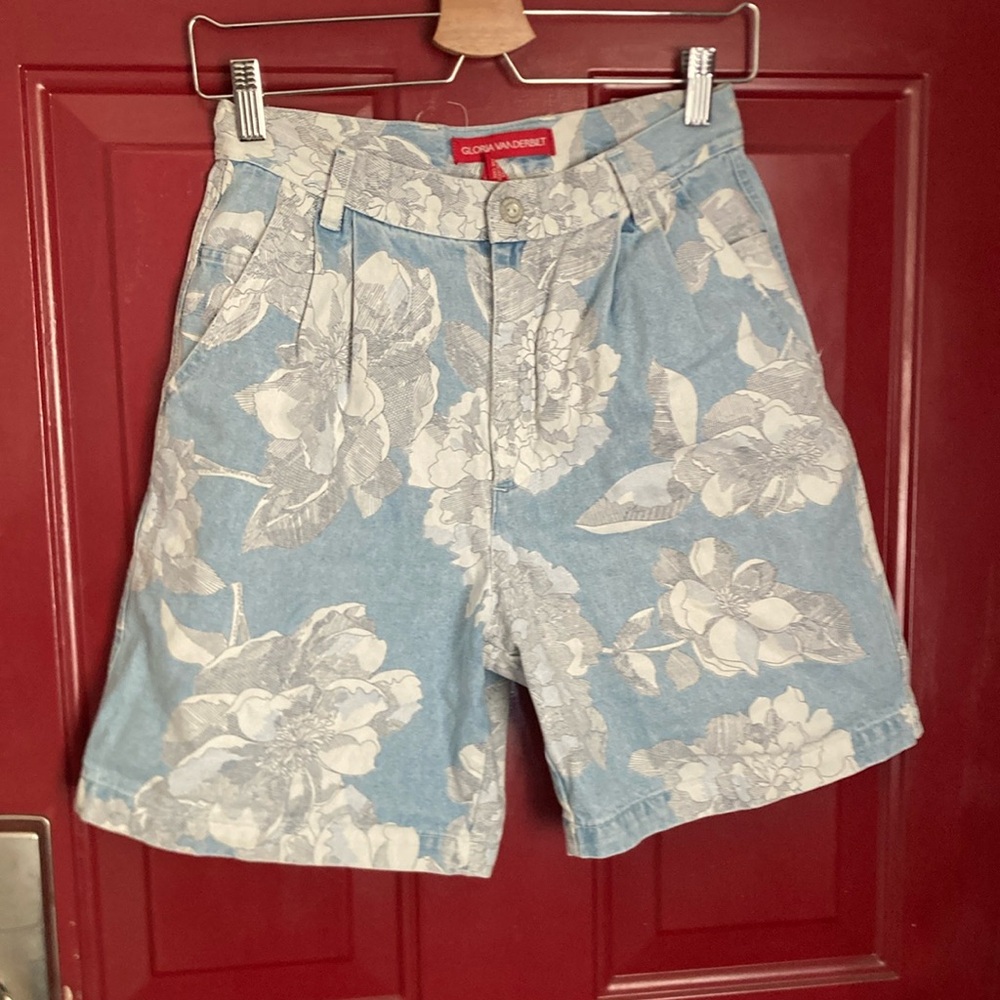 Gloria Vanderbilt Blue and White Floral Denim Shorts